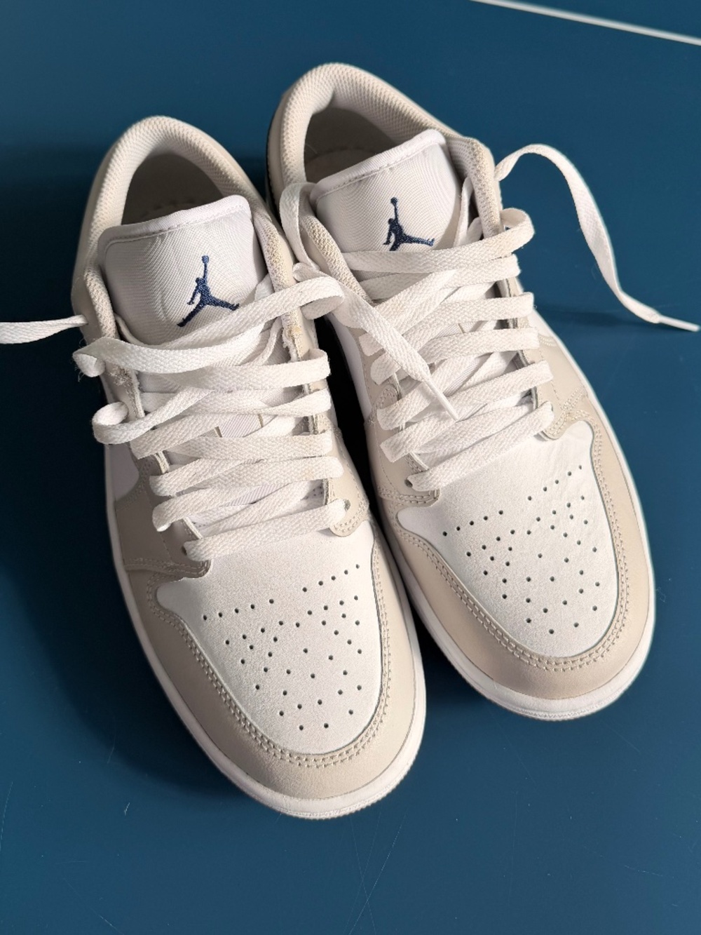 Air Jordan 1 Low sneakers, US Men's Size 7.5 or Women's Size 8.5 - Picture 5 of 11